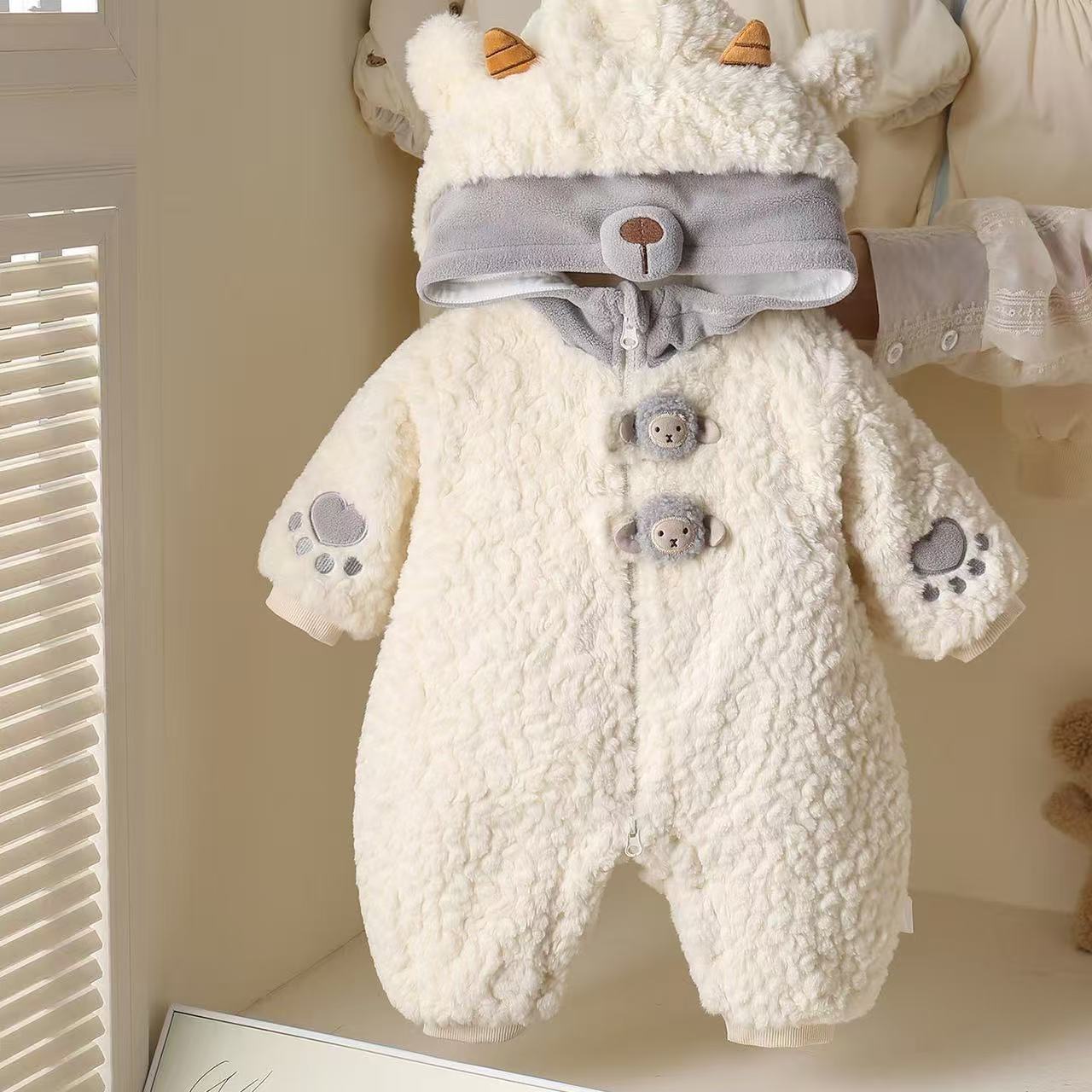 2025冬季新款小羊绒布宝宝外出厚棉哈衣