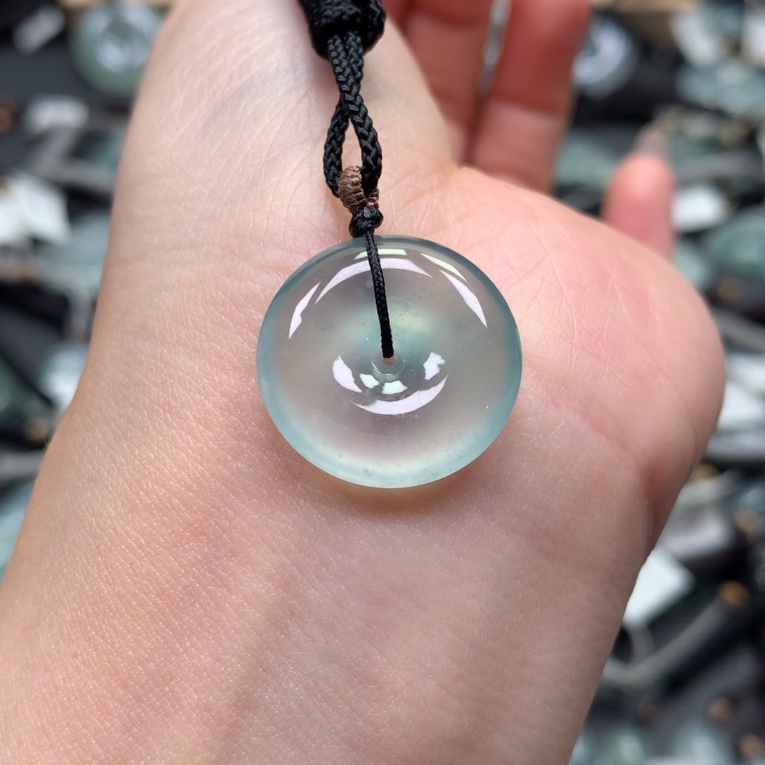 翡翠颈饰未镶嵌扣子