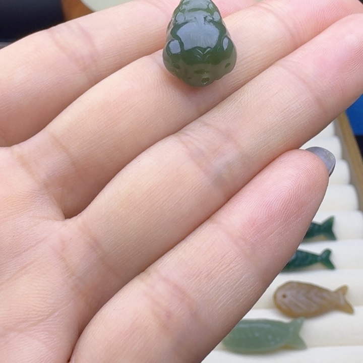 花***寸和田玉（糖玉）未镶嵌车挂