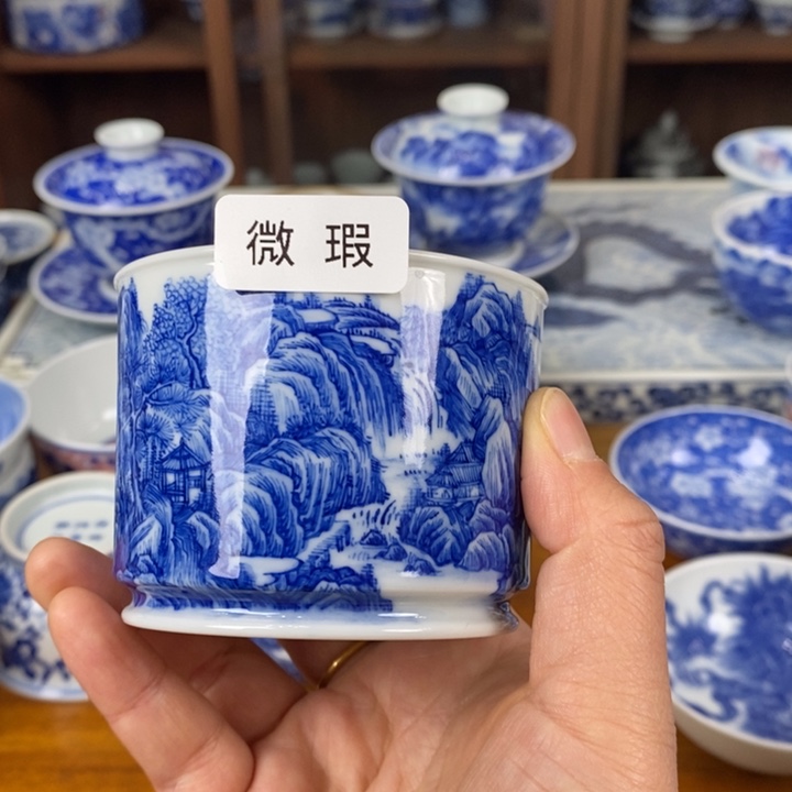 微瑕青花手绘山水