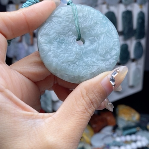 翡翠颈饰未镶嵌翡翠