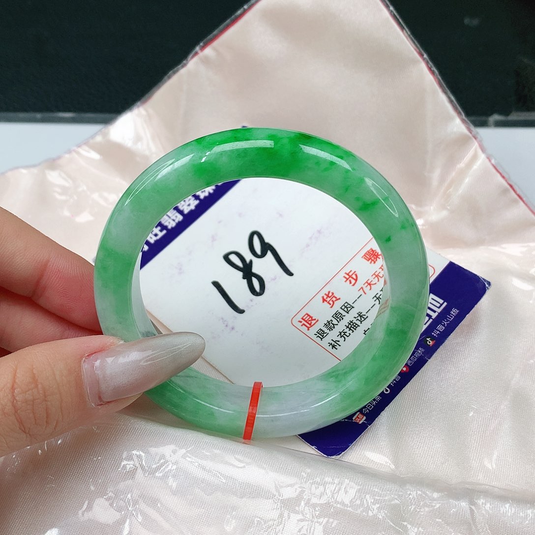 翡翠手镯未镶嵌翡翠12