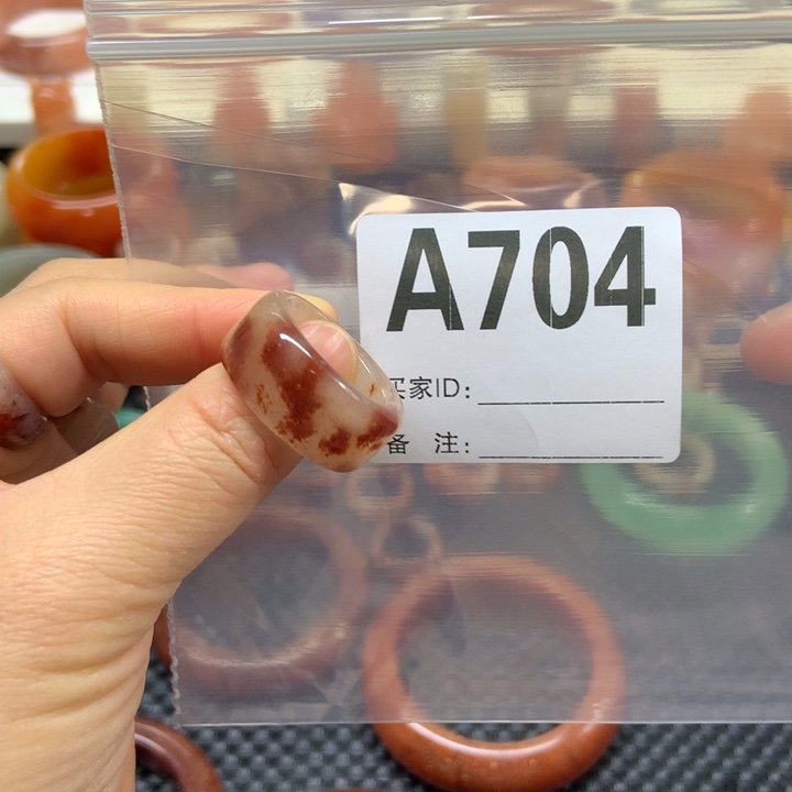 抖***户石英质玉未镶嵌手镯