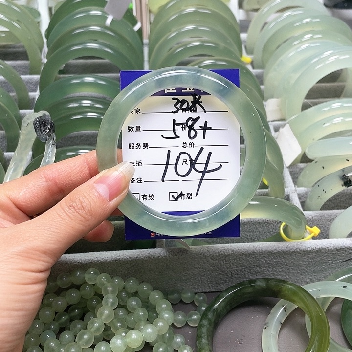 蛇纹石玉手镯未镶嵌