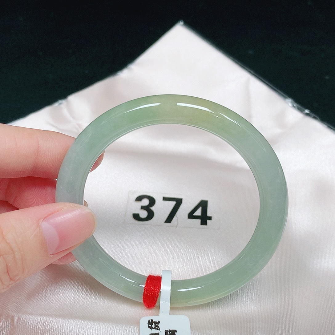 未镶嵌手镯（圆镯）翡翠