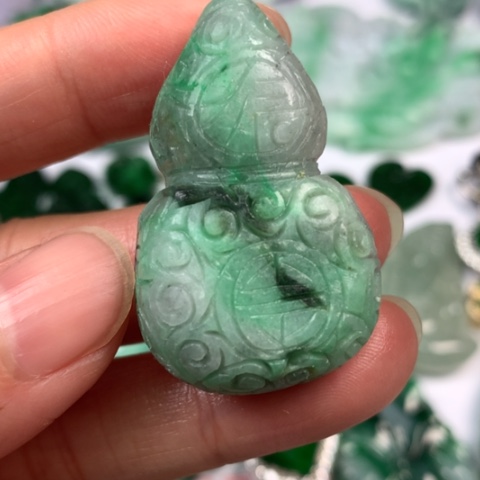 翡翠颈饰未镶嵌翡翠