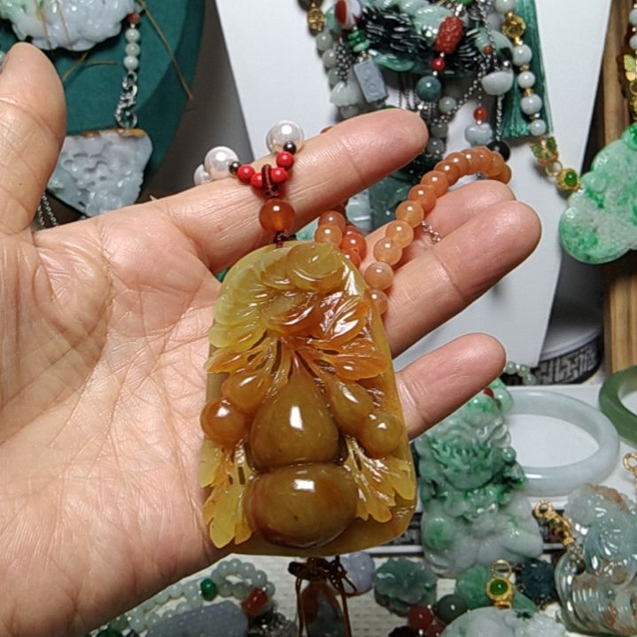 蛇纹石玉吊坠未镶嵌