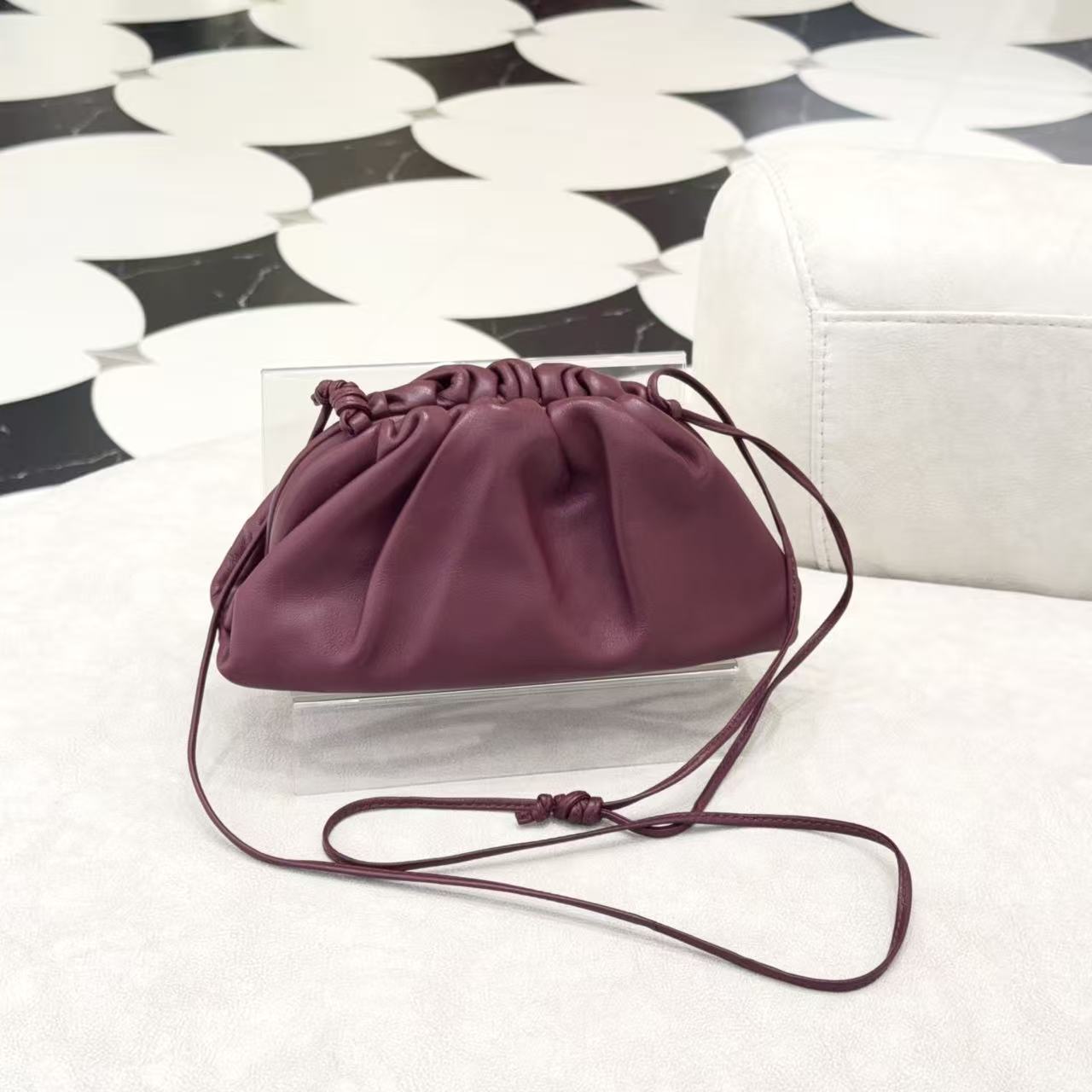 95新 BOTTEGA VENETA/葆蝶家 GGS云朵mini酒红色牛单肩包40066853