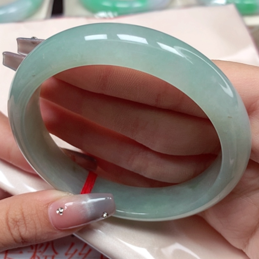 【闪购商品】翡翠手镯未镶嵌62圈