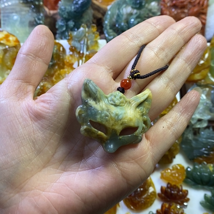 蛇纹石玉未镶嵌颈饰