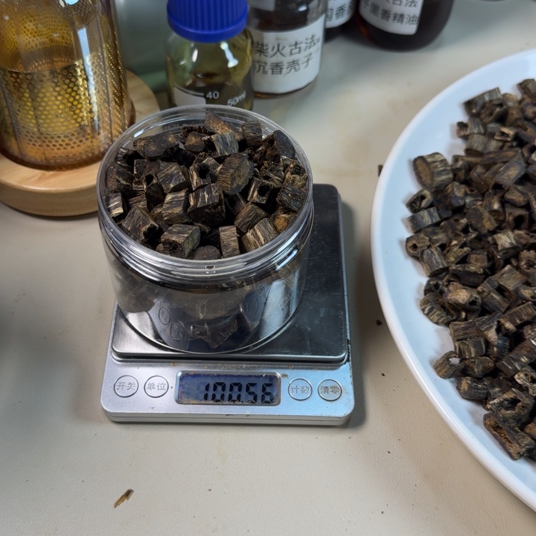 沉香碎屑沉香绿奇楠红骨凹身牛肉干100g
