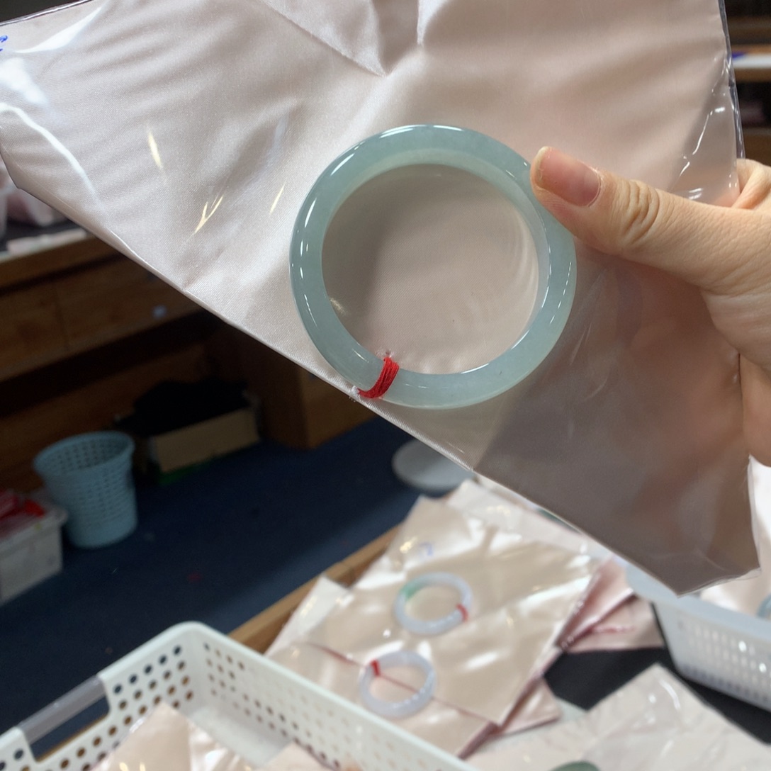 我***一翡翠未镶嵌手镯买断