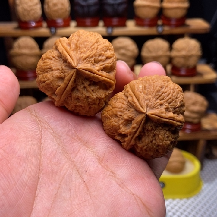 文玩核桃吊坠铁锤三棱11