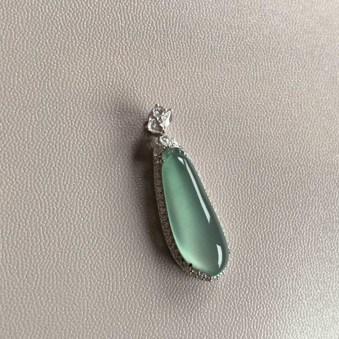 翡翠颈饰18K金镶嵌天然翡翠