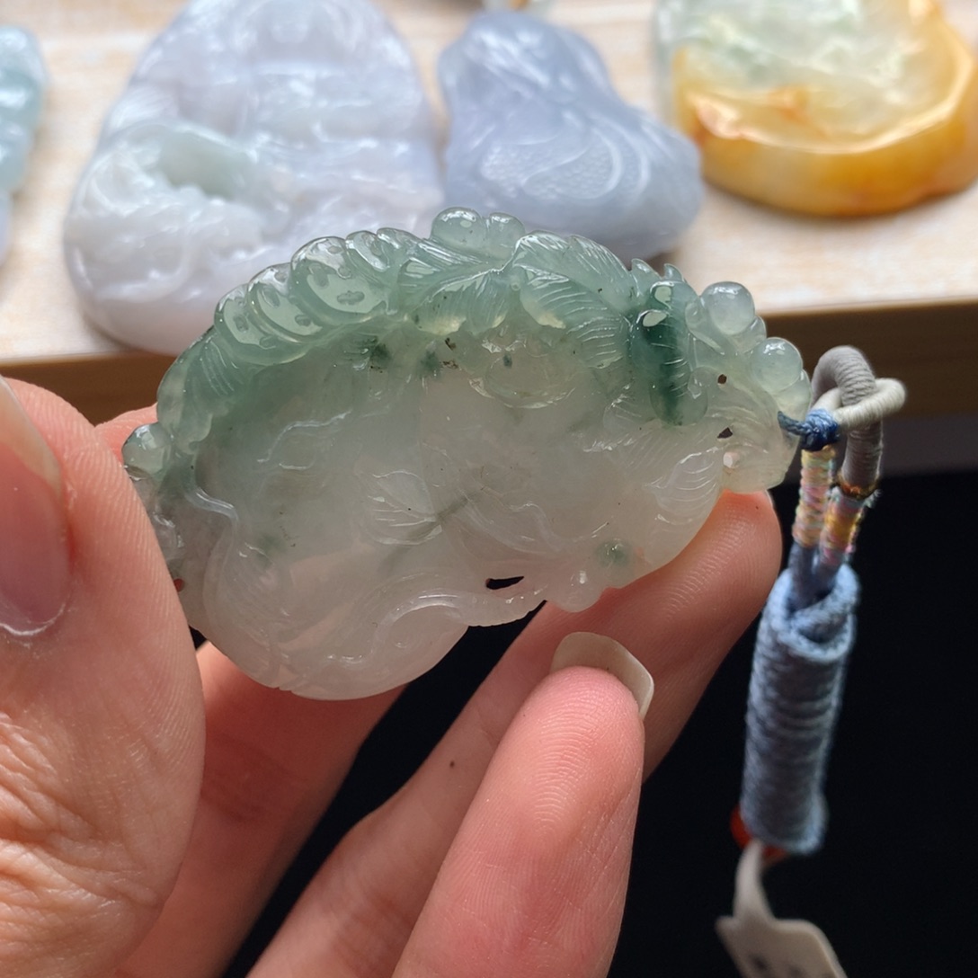 翡翠未镶嵌颈饰吊坠