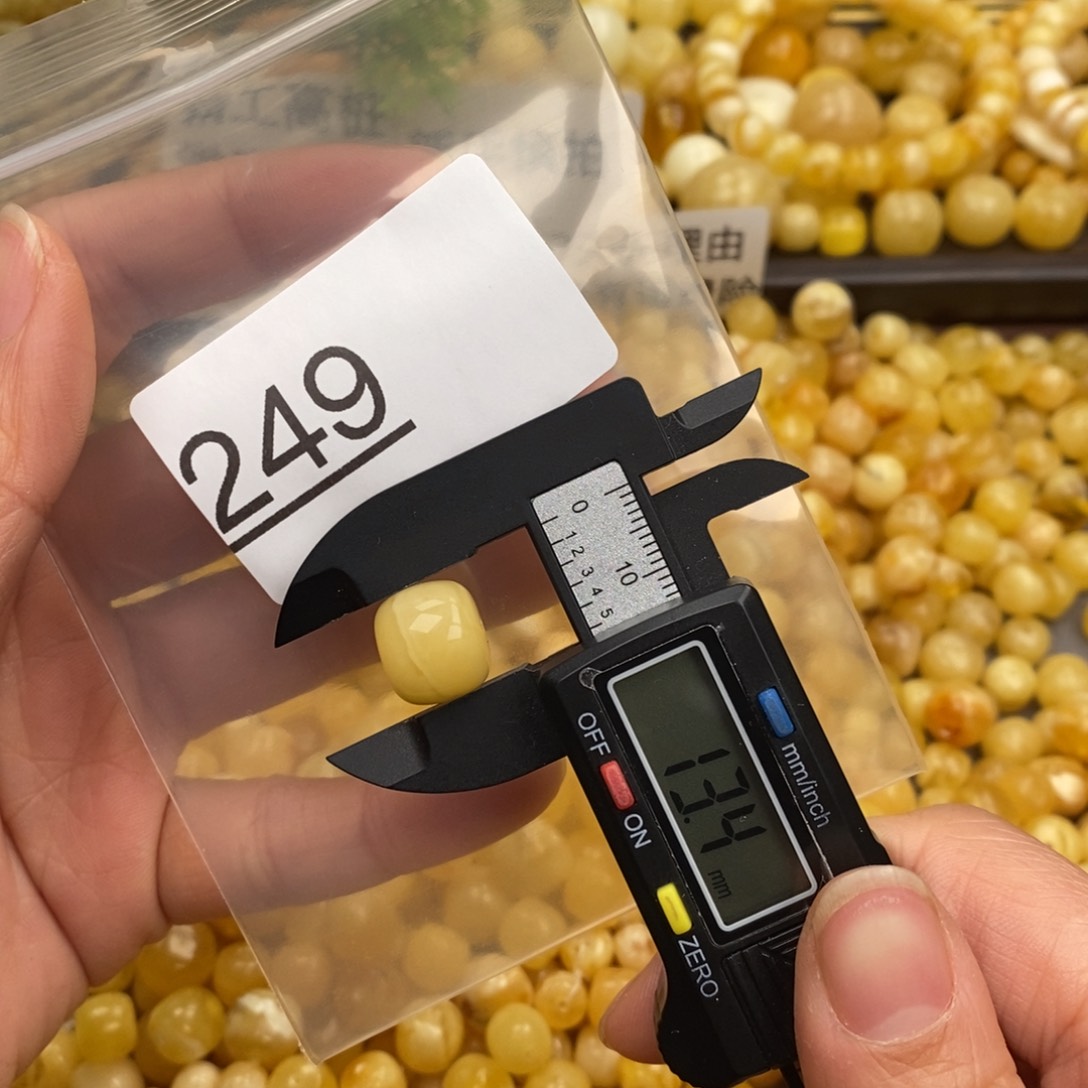 琥珀珠宝奇石未镶嵌