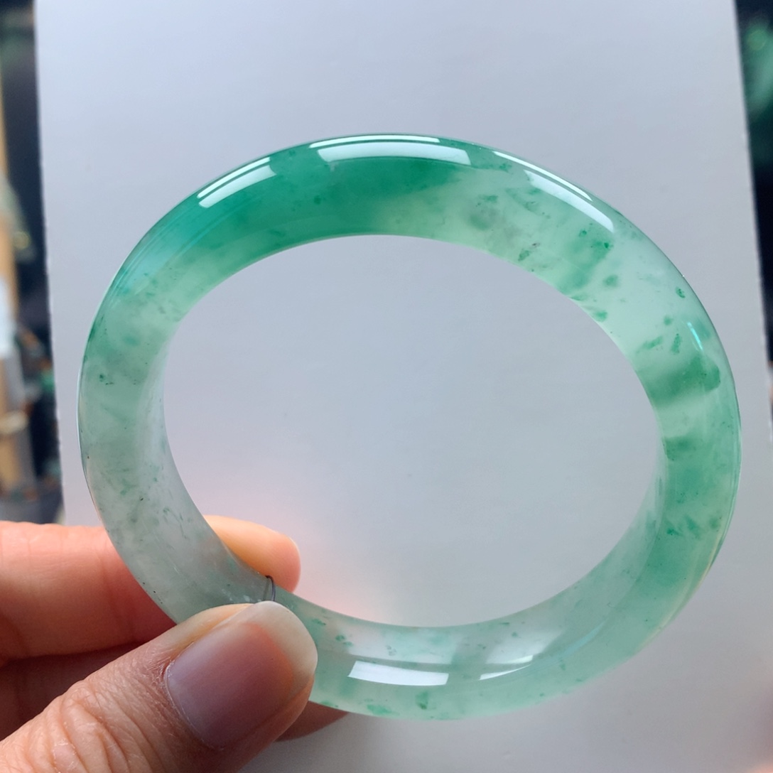 未镶嵌手镯石英质玉