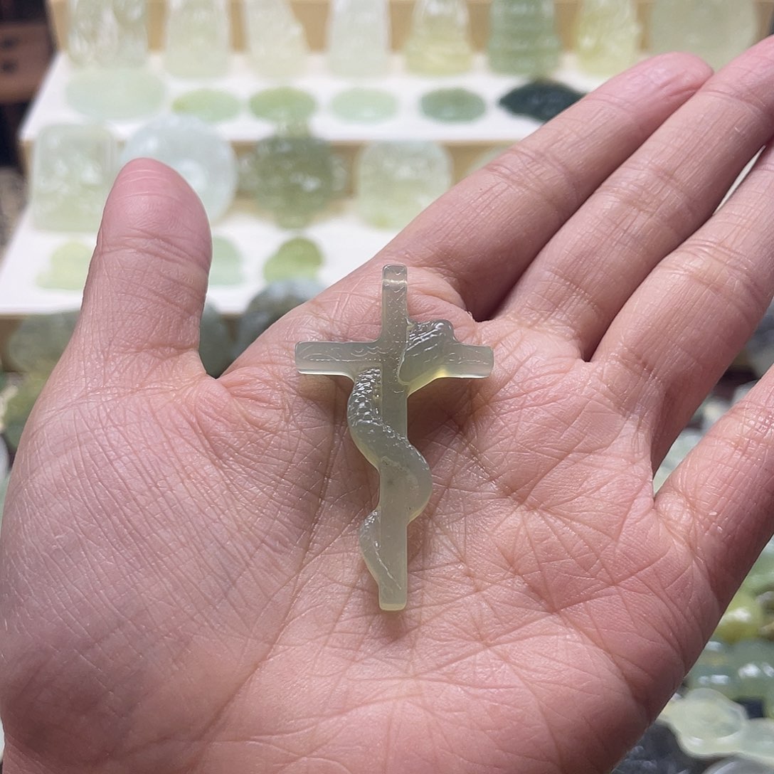 蛇纹石玉颈饰未镶嵌宁**远