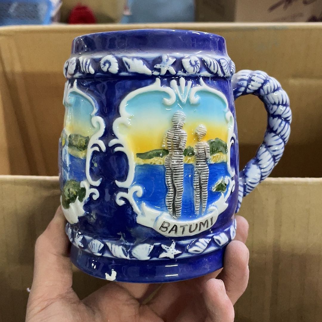 摆件   磕碰。封釉。