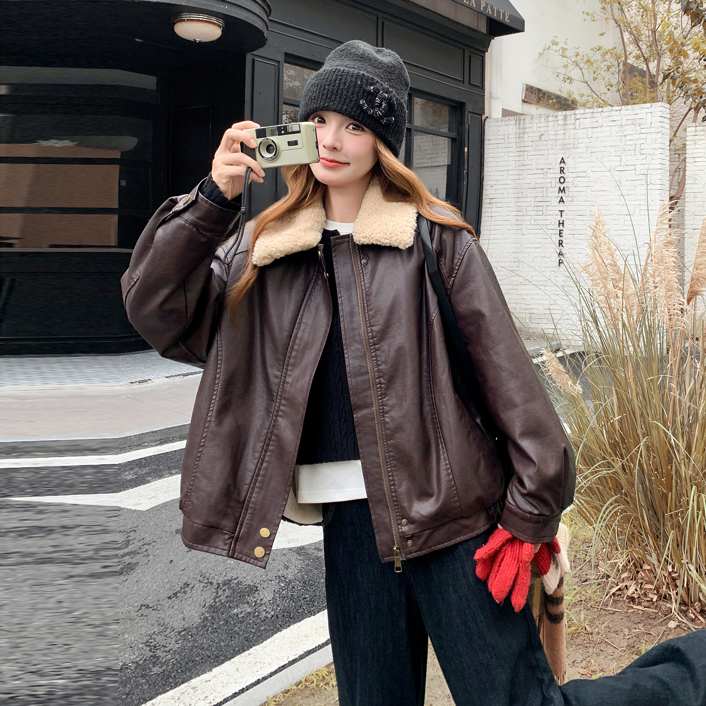 羊羔毛拼接皮毛一体加绒皮衣新款今年流行爆款小个子样稿厚夹克