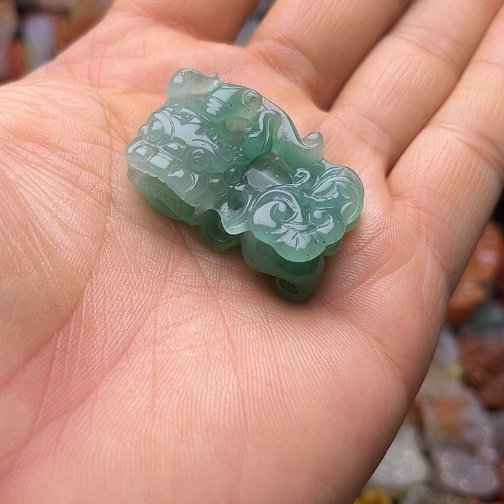 石英质玉（黄龙玉）颈饰未镶嵌