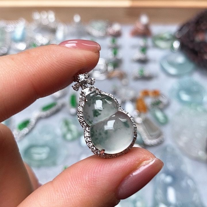 定制翡翠18K金镶嵌吊坠