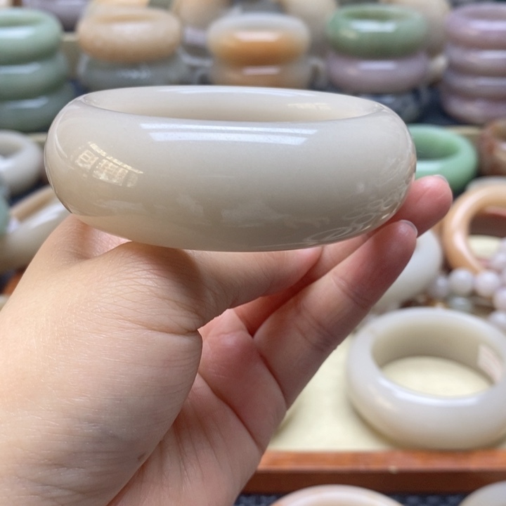 石英岩玉手镯未镶嵌