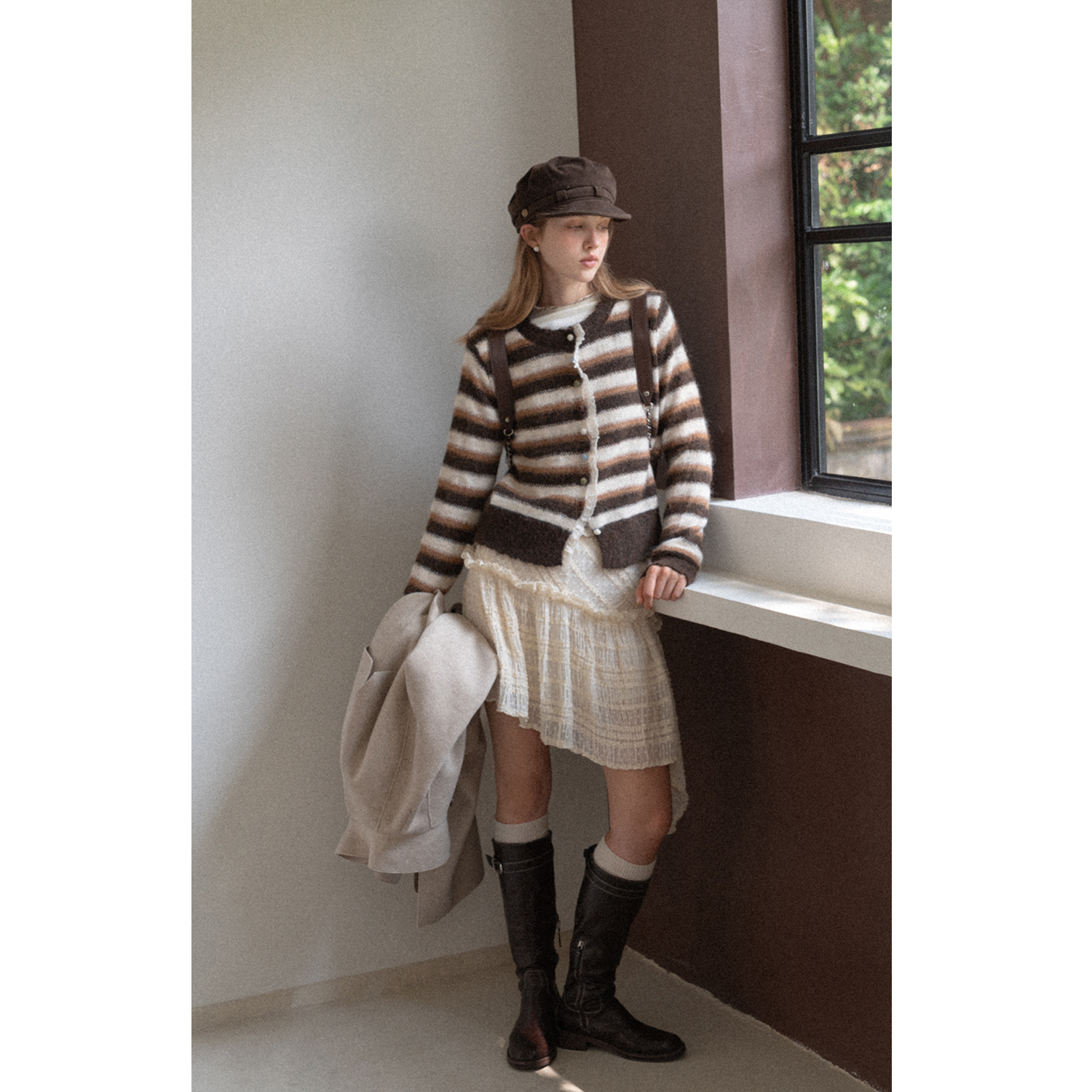 EGGKA彩色扣撞色条纹拼蕾丝花边软糯毛毛开衫短款上衣E25A40338AF