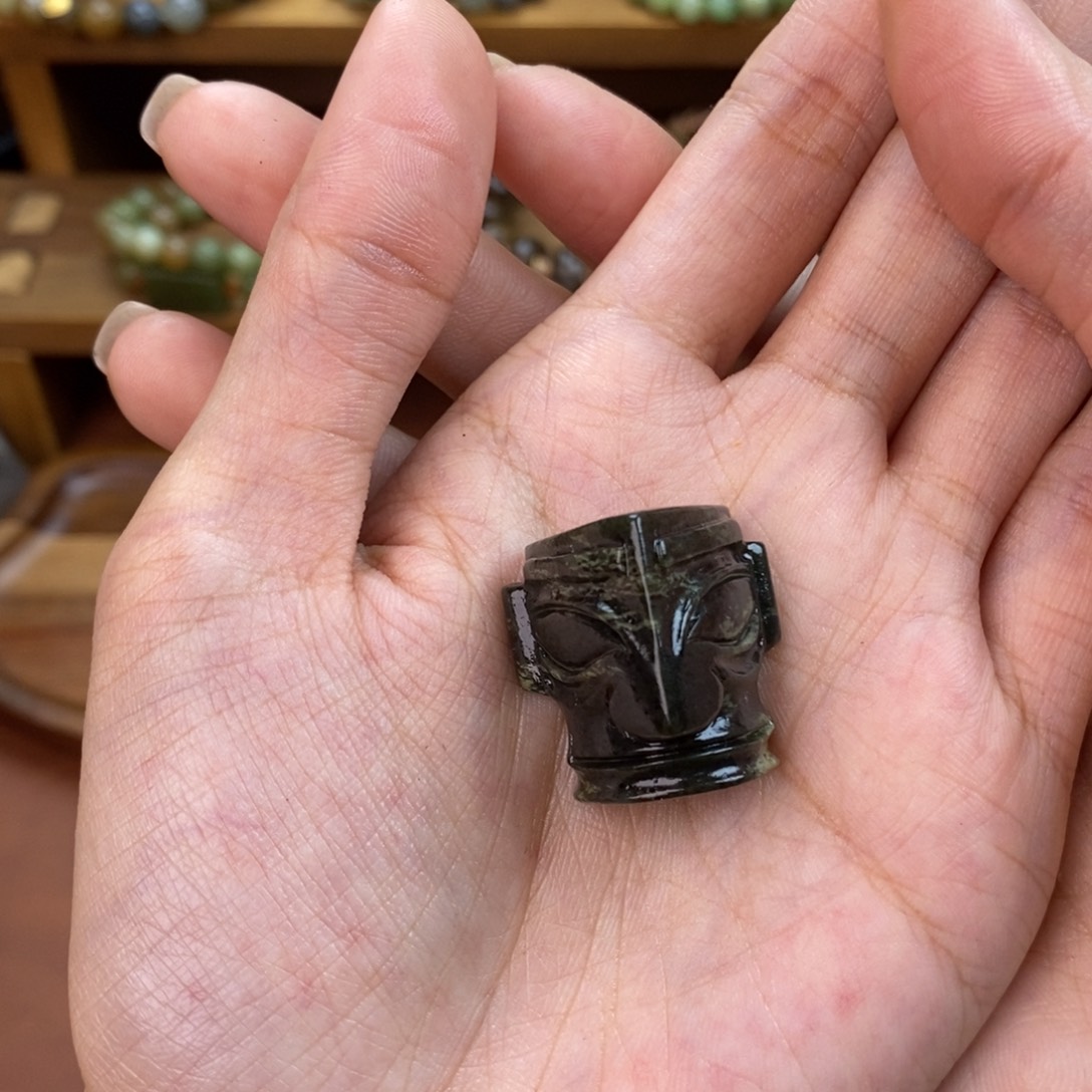 *****和田玉未镶嵌颈饰