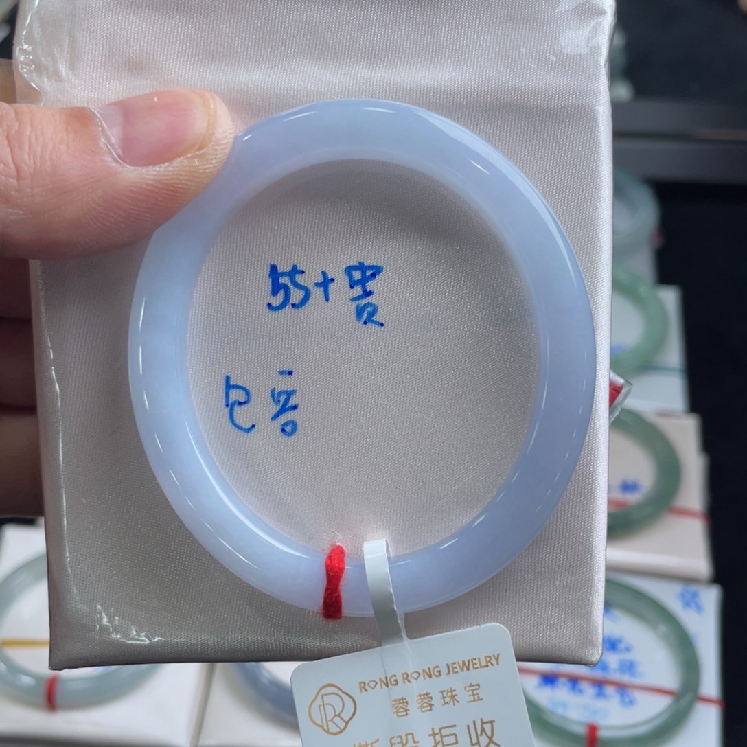 翡翠手镯未镶嵌翡翠手镯