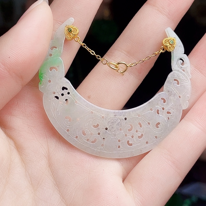 翡翠未镶嵌颈饰多样性