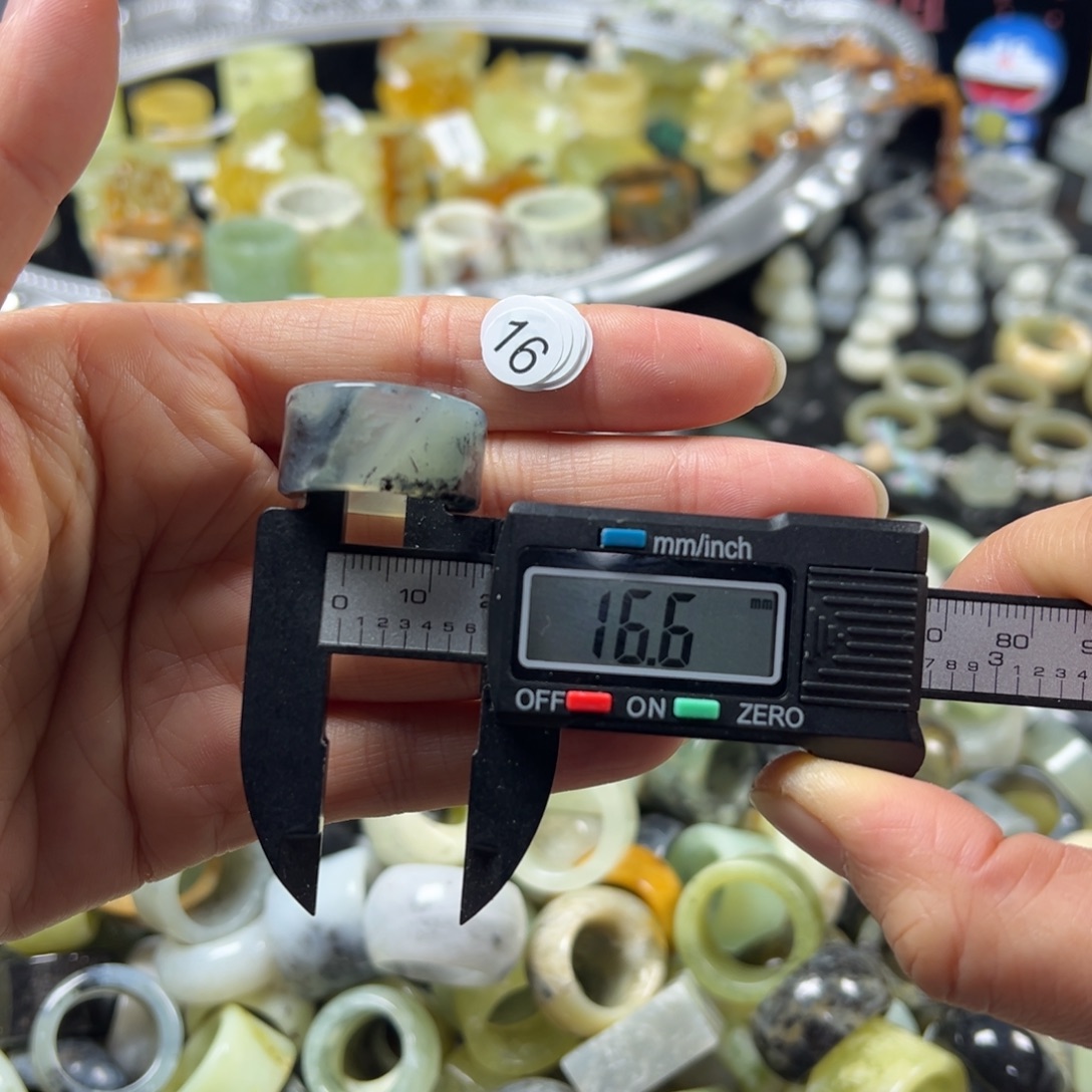 蛇纹石玉未镶嵌戒指