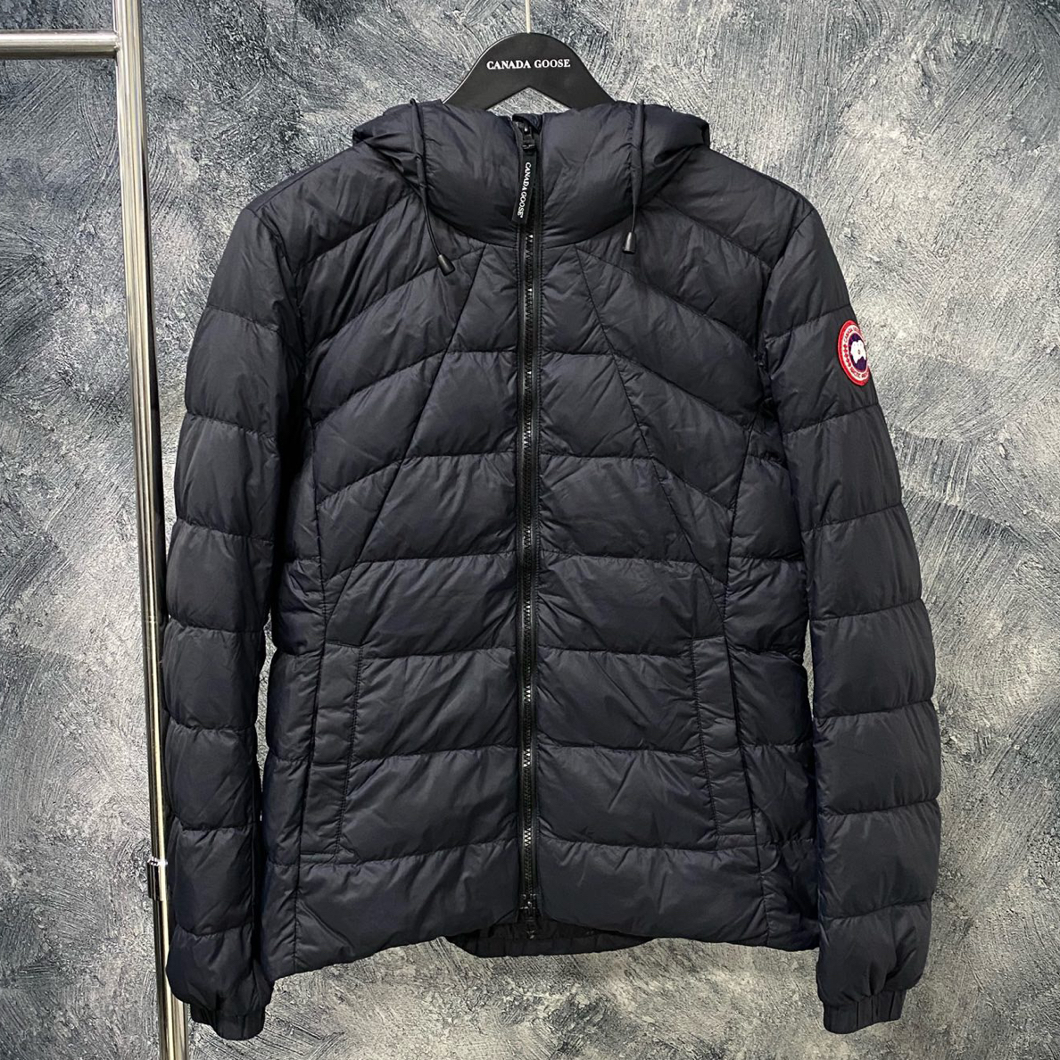 未使用 CANADA GOOSE 薄款羽绒服/藏蓝色/L码/15661