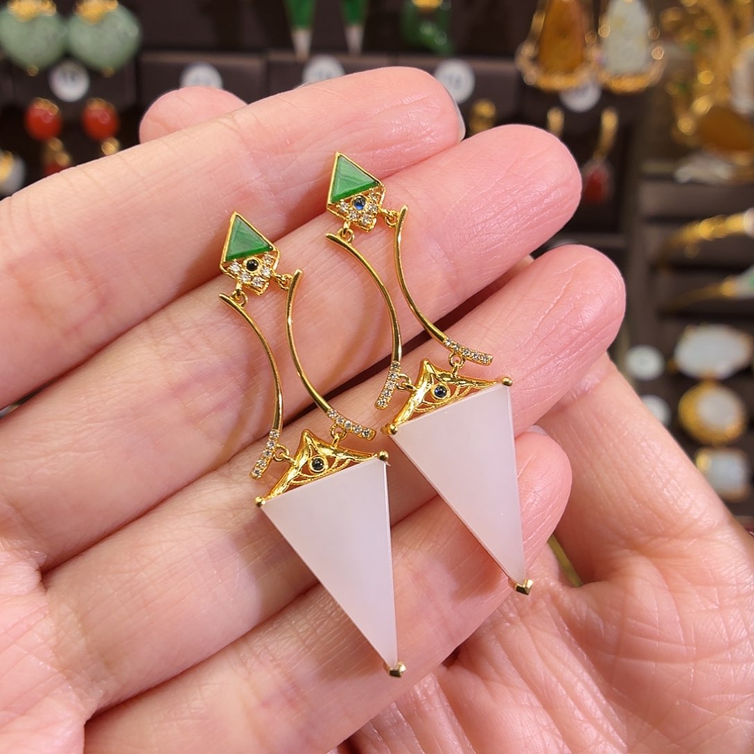 颈饰18K金镶嵌和田玉