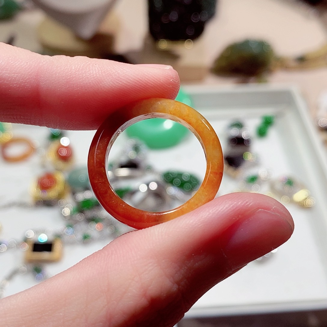 翡翠颈饰未镶嵌翡翠z