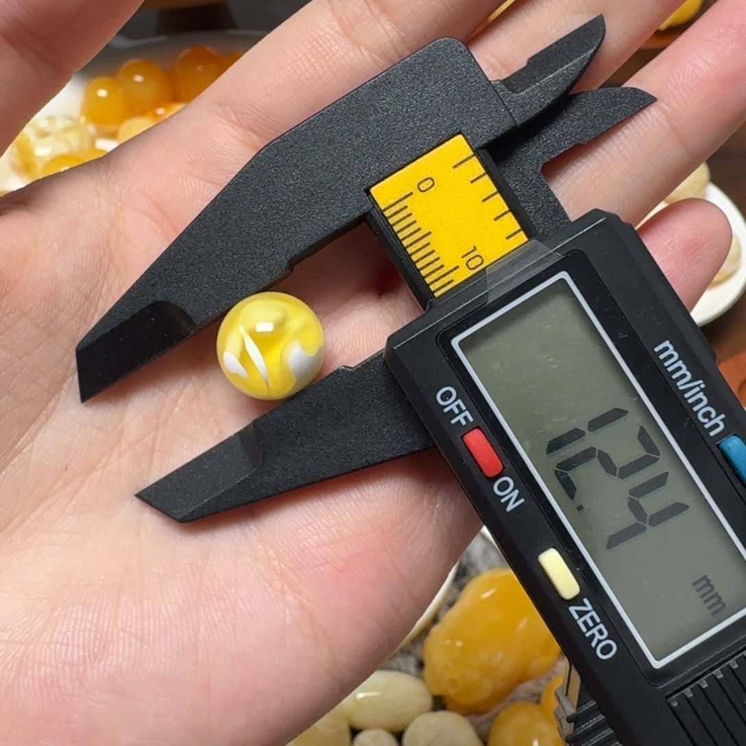 泥***子琥珀未镶嵌裸石蜜蜡圆珠