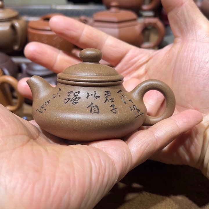 紫砂茶壶一**?宜兴紫砂