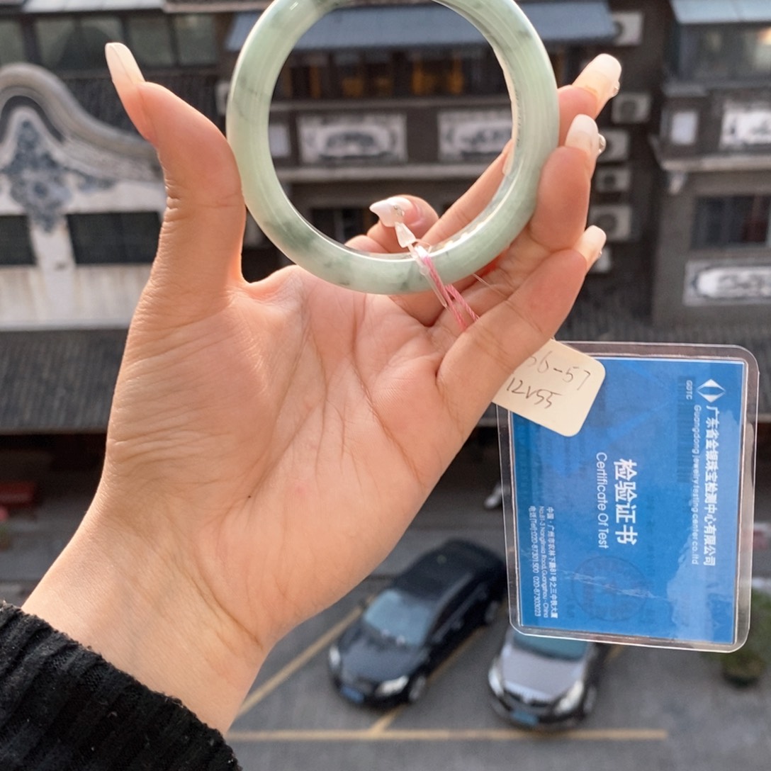 翡翠手镯未镶嵌56-57圈口