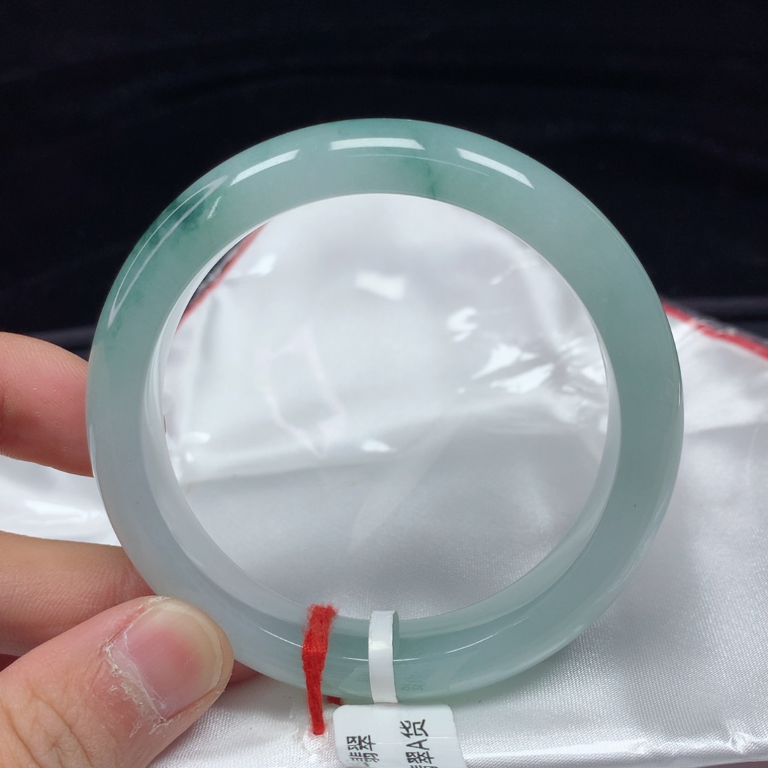 翡翠手镯（圆镯）未镶嵌56.8