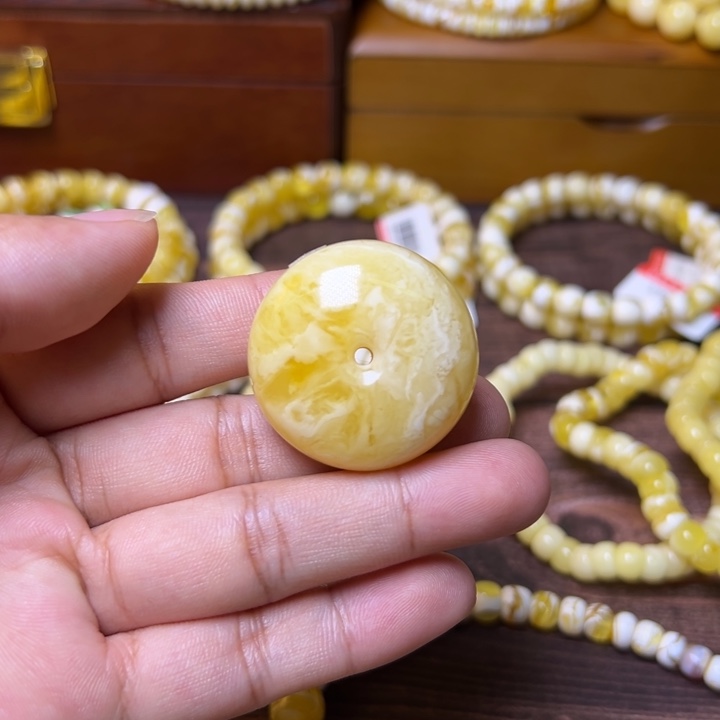 琥珀未镶嵌珠宝奇石