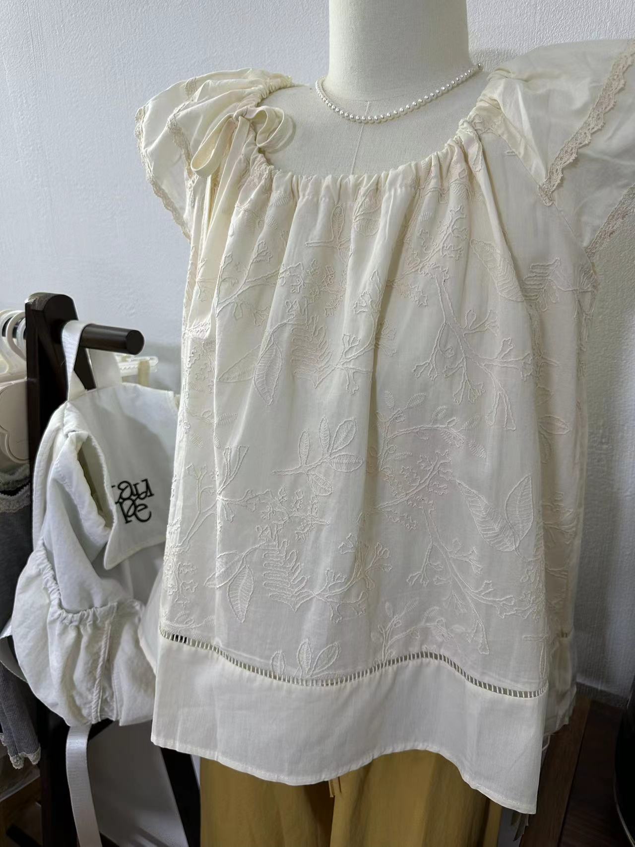 QinYu女装/主播身上穿的刺绣小衫