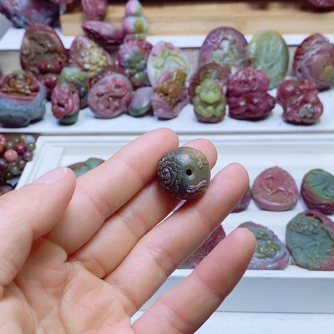 玛瑙/玉髓盐源玛瑙吊坠未镶嵌