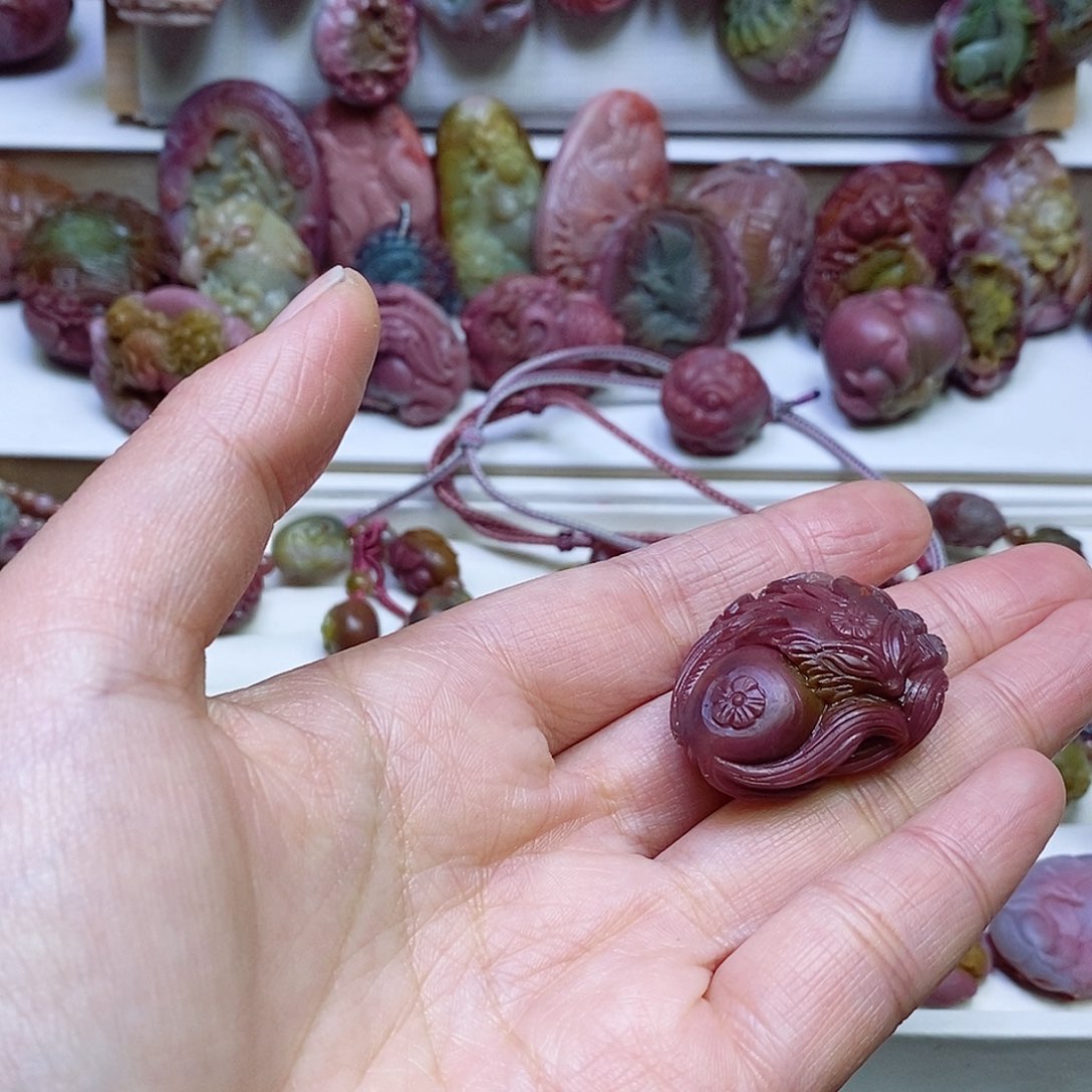 玛瑙/玉髓盐源玛瑙吊坠未镶嵌