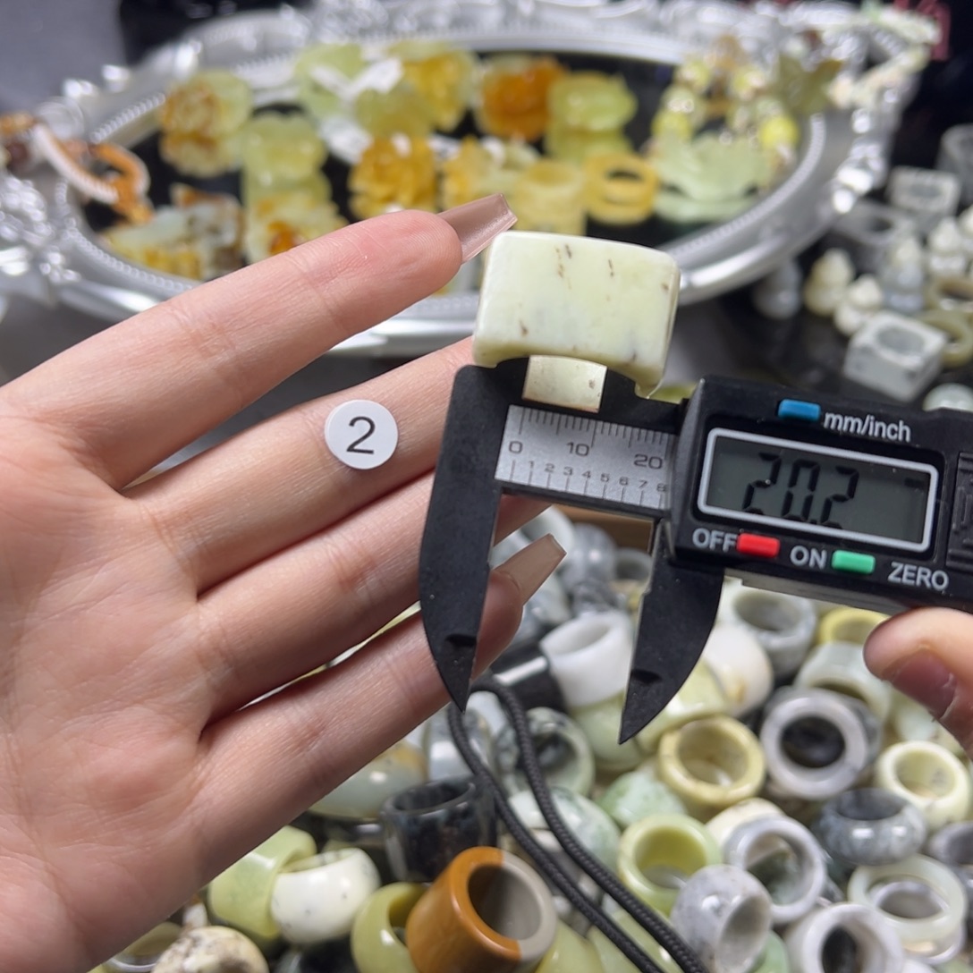 蛇纹石玉未镶嵌戒指