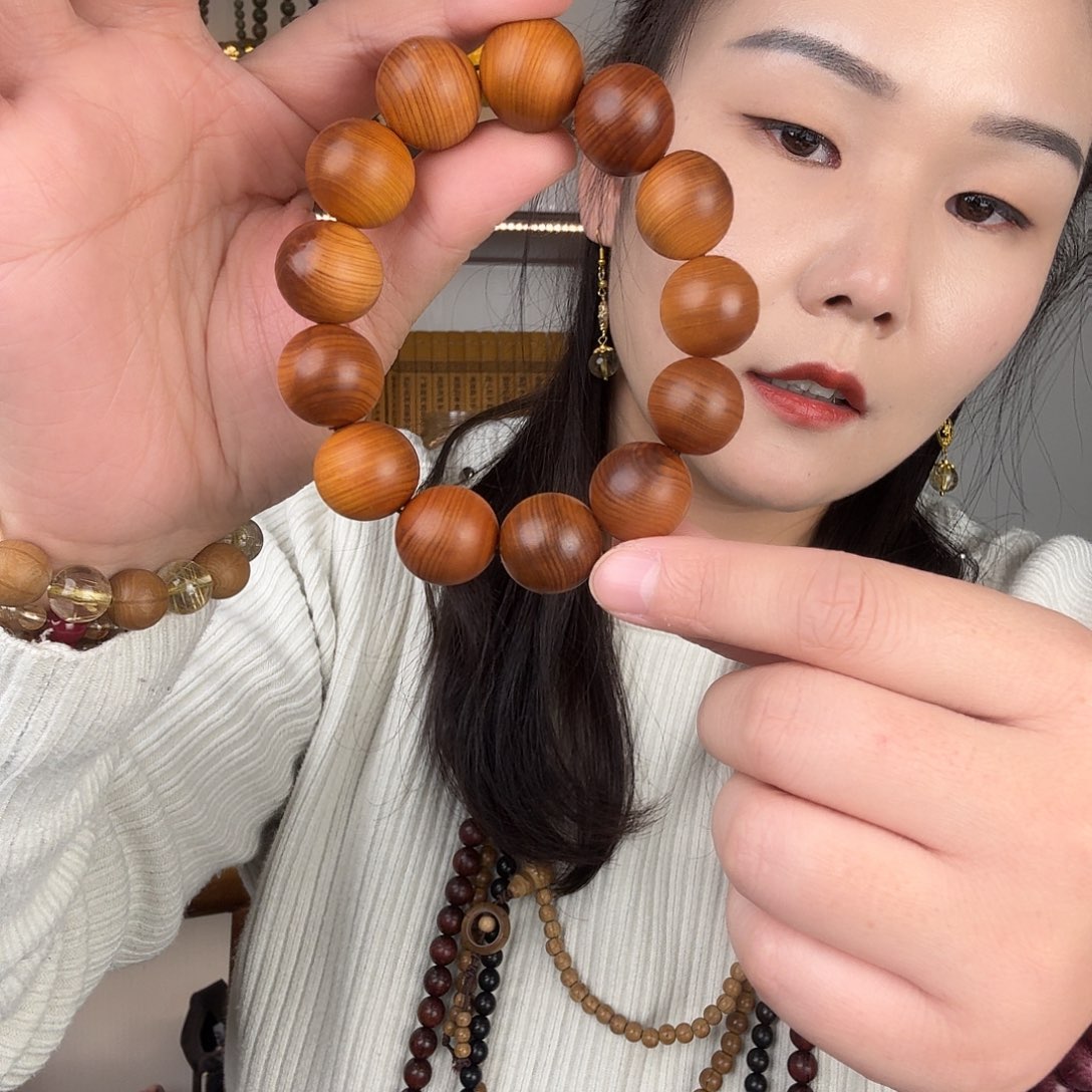 阿***间崖柏哈哈哈哈红红火火