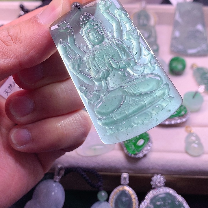 翡翠颈饰未镶嵌翡翠