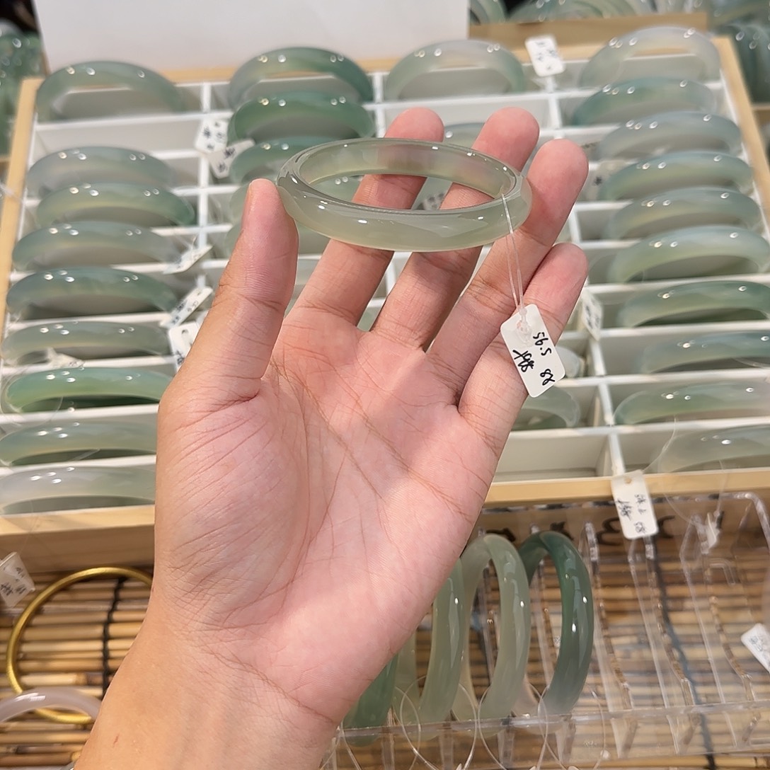 玛瑙/玉髓未镶嵌手镯圈口56.5