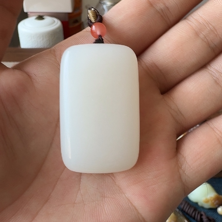 颈饰未镶嵌和田玉（糖玉）