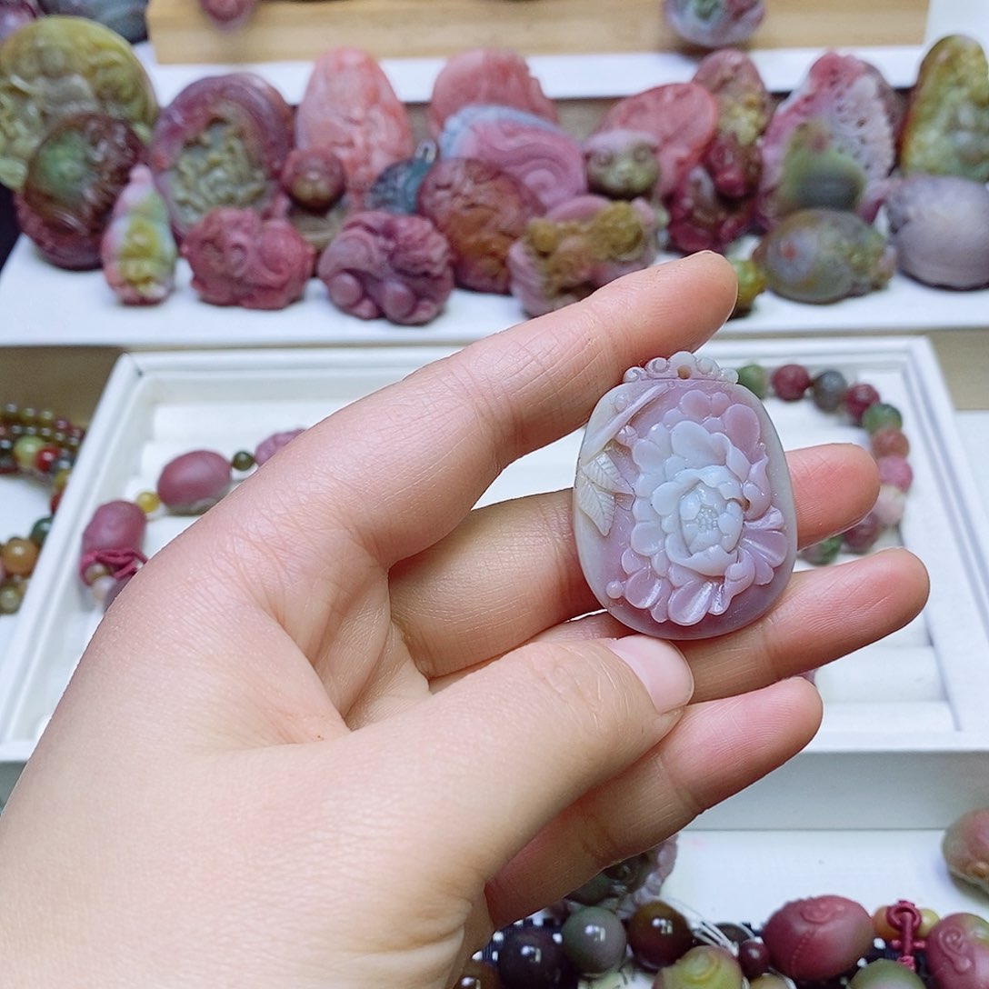 玛瑙/玉髓盐源玛瑙吊坠未镶嵌