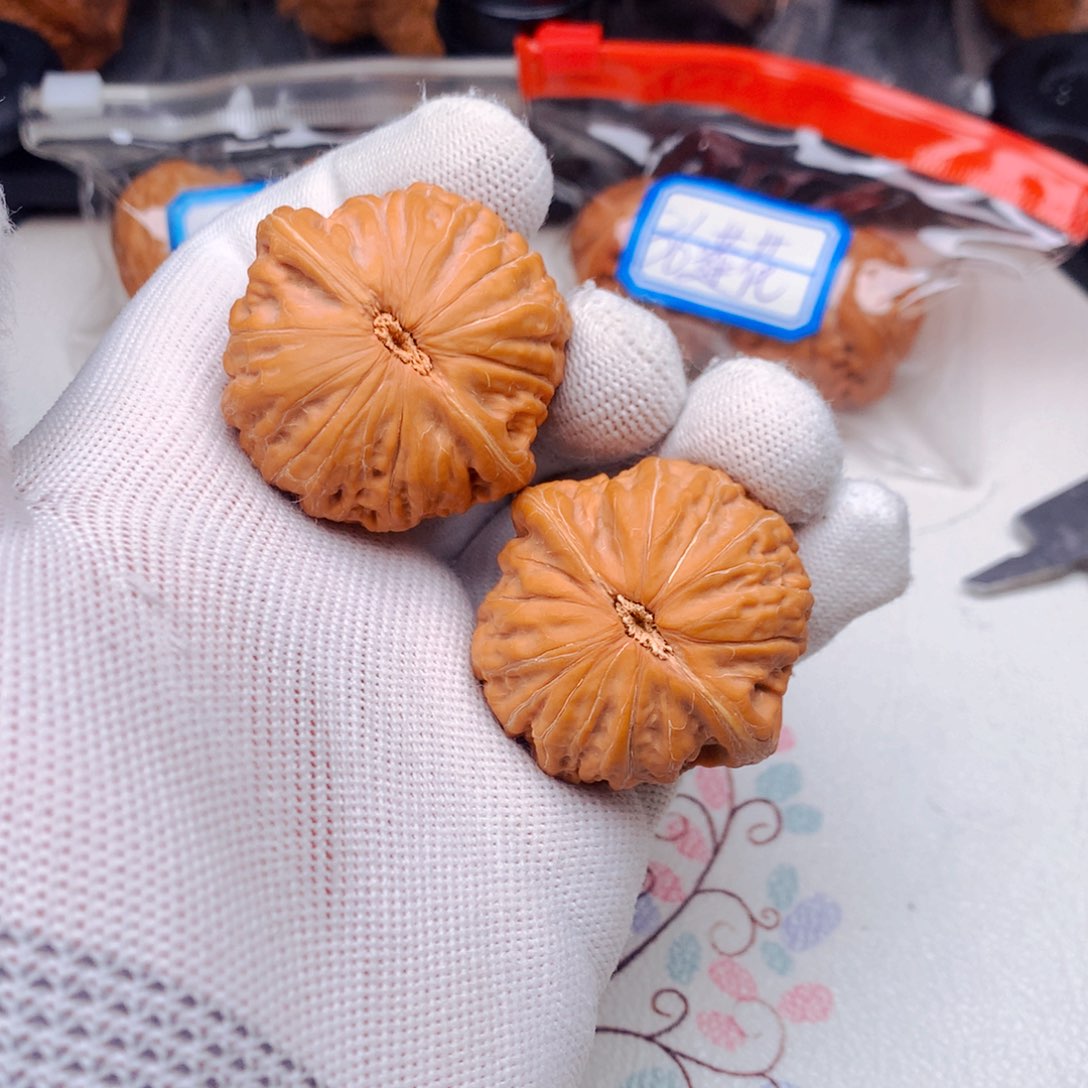 文玩核桃吊坠笑**低铁锤